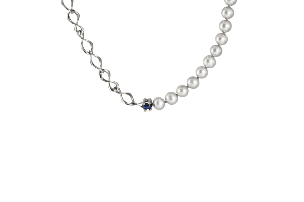 X NUCLEUS CHAIN PEARL NECKLACE